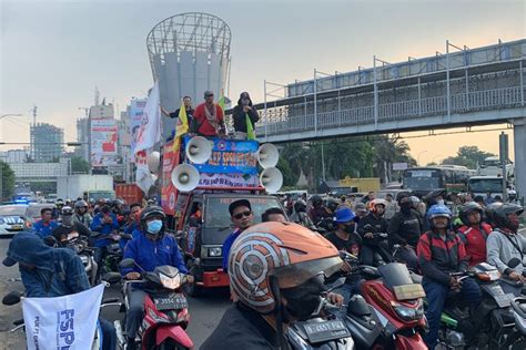 Foto Mulai Berlaku Berikut Daftar Umk Tertinggi Dan Terendah