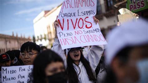 Miles De Estudiantes Profesores Y Trabajadores De La UAZ Marchan Para