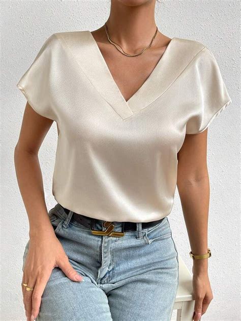 Pin By Irina Da On Women S Fashion Satin Top Outfit Classy Blouses