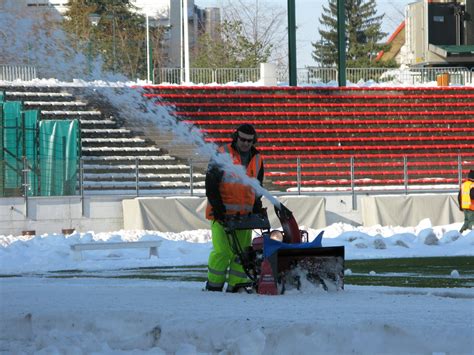 FOOTBALL Le Parc des sports dAnnecy sera bâché demain