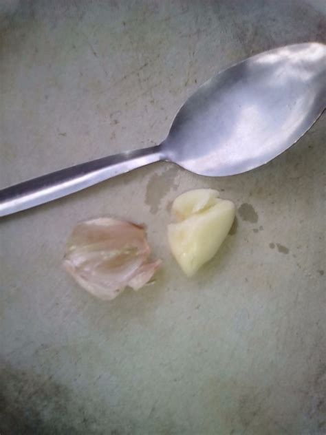 Peeling Garlic | ThriftyFun