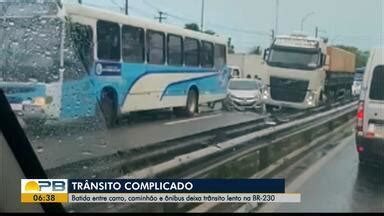 Bom Dia Para Ba Batida Entre Carro Caminh O E Nibus Deixa Tr Nsito