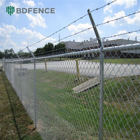 Iron Sport Playground Fencing Diamond Chain Link Fence Galvanized Wire