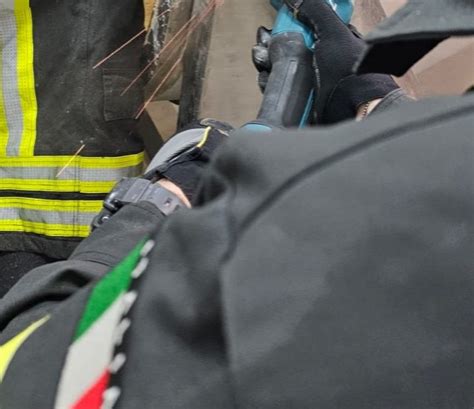 La Foto Incidente Sul Lavoro In Gelateria Si Incastra Con La Mano