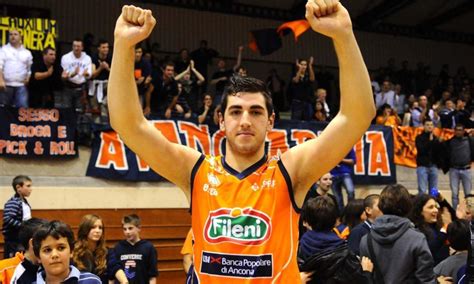 Basket Serie A La Ristopro Fabriano A Veroli Con Un Santiangeli In