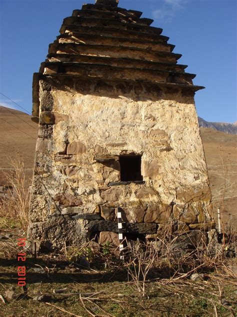 Склеп, Республика Северная Осетия- Алания, Пригородный район, с. Нижняя ...