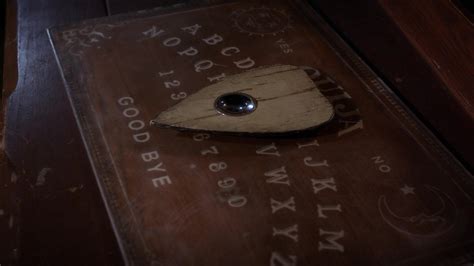 Horror Movie Review: Ouija (2014) - Games, Brrraaains & A Head-Banging Life