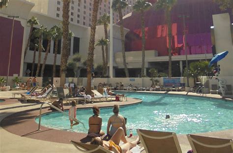 Circus Circus Pool | Cabanas & Daybeds | Hours & Photos | Las Vegas