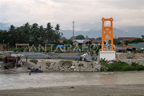 Pembangunan Kembali Jembatan Gantung Di Sigi Antara Foto