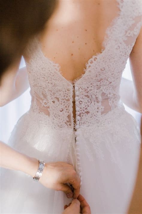 Comment se passe un essayage de robe de mariée