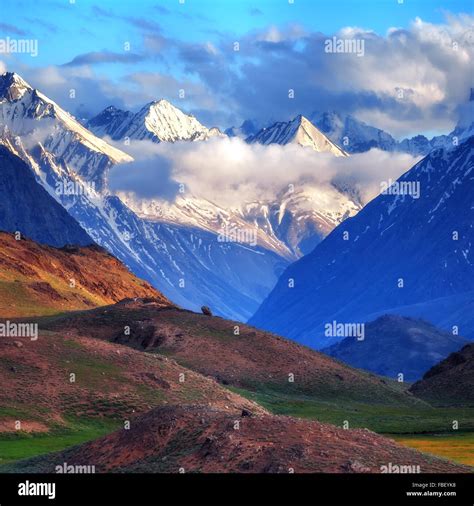 Himalaya Hi Res Stock Photography And Images Alamy