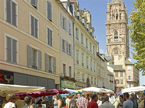 Les saveurs des étals du marché Rodez Tourisme