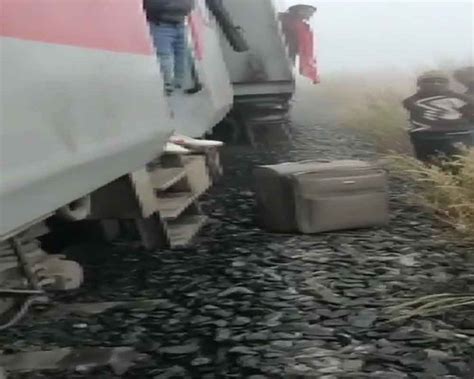 5 Coaches Of Lokmanya Tilak Express Derail Near Cuttack 15 Passengers