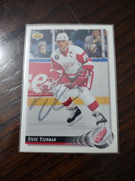 1992 93 Steve Yzerman Signed Upper Deck Hockey Card 155 Autographed