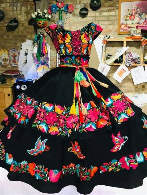 Pin By Gigi On Ropa Bordada Mexican Fancy Dress Traditional Mexican