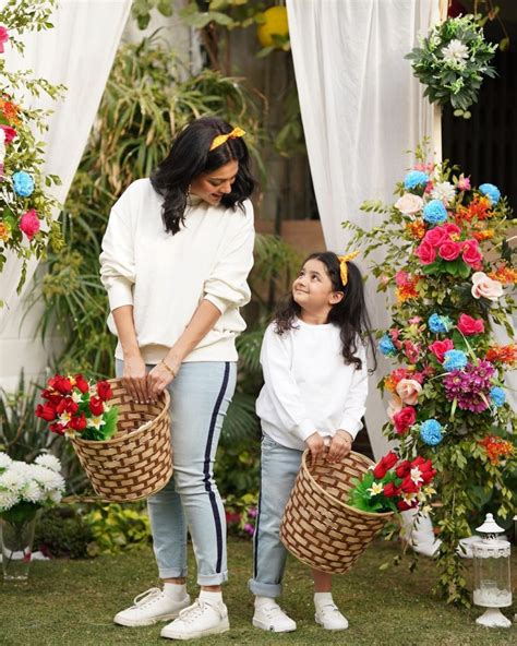 Sanam Jung Shared New Adorable Pictures With Daughter Reviewit Pk