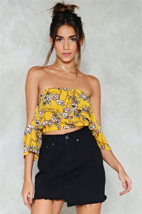 Be There Shortly Floral Crop Top Shop Clothes At Nasty Gal Floral