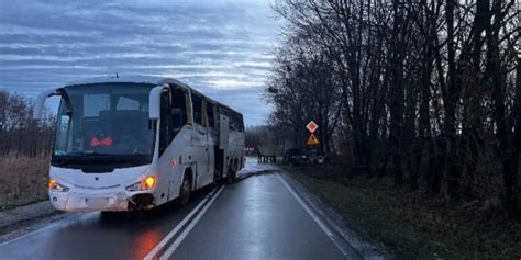 Autokar wypadł z drogi Są ranni Groza na Lubelszczyźnie