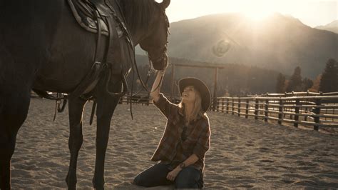 Yellowstone Why Beth Dutton Hates Riding Horses