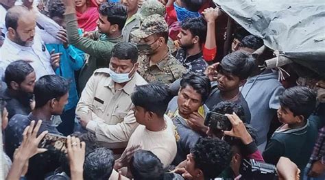 Anis Khan Death Local People Stage Protest In Front Of Police In