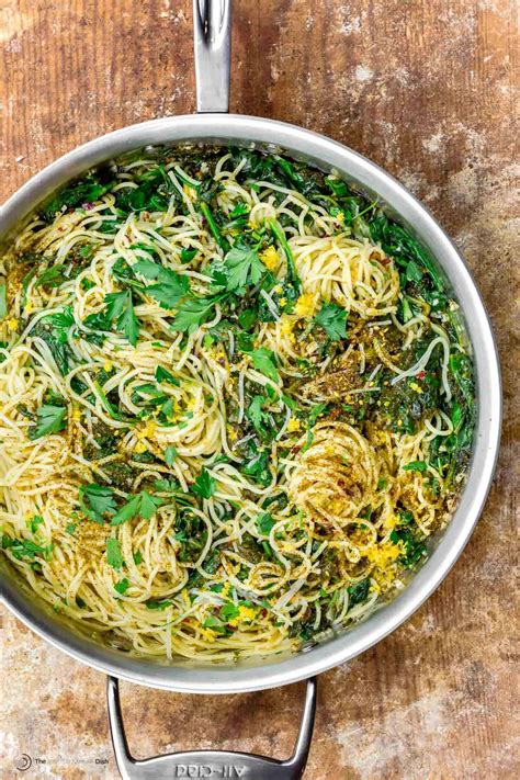 Must-Try Garlic Spinach Pasta (with Za'atar) l The Mediterranean Dish