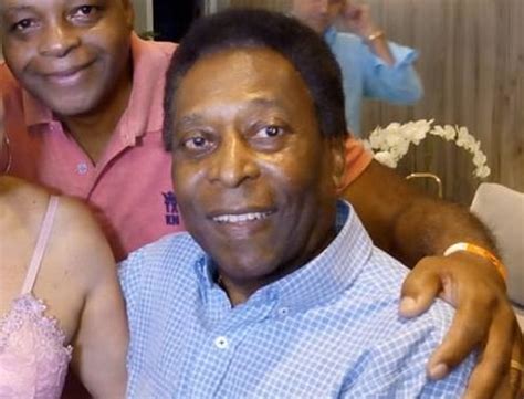 Pelé recebe alta hospitalar após sete dias internado em São Paulo