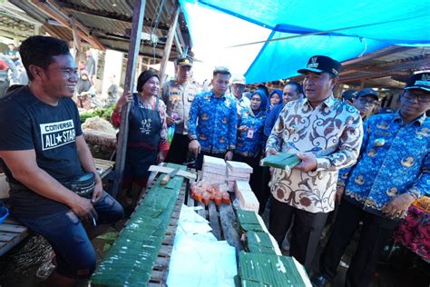 Pj Gubernur Sulsel Pastikan Stok Dan Harga Kebutuhan Pokok Di Takalar