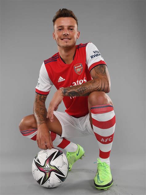 Photos Ben White Poses With No4 Arsenal Shirt After Completing £50m