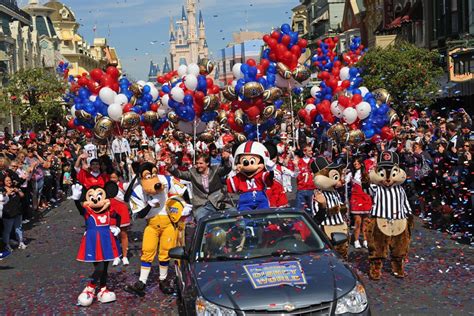 Walt Disney World Parade Celebrates Super Bowl MVP Drew Brees | Disney ...