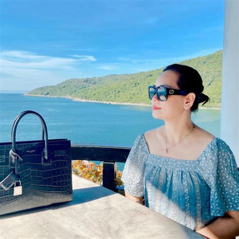 Nhan sắc U gây ngỡ ngàng của mẹ ruột hot mom Ly Kute Đã là bà ngoại nhưng vẫn trẻ đẹp thon thả