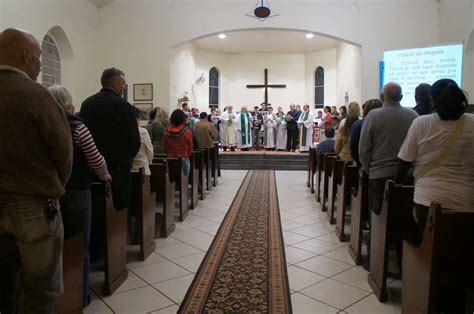 Kiss abraços doações e minuto de barulho marcam 8 meses da tragédia