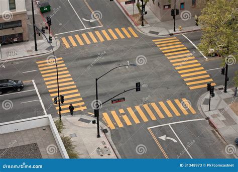 Interseção Da Rua Imagem De Stock Imagem De Amarelo 31348973