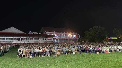 Foto Suasana Ibadah KKR Natal Di Lapangan Koni Manado Sulawesi Utara