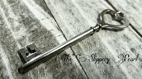 Heart Keys Skeleton Key Pendants Heart Top Keys Antiqued