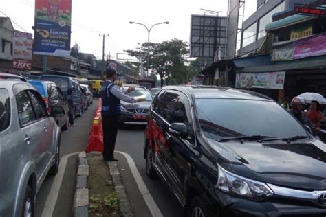 Uji Coba Satu Arah Putaran Balik Jalan Arif Rahman Hakim Ditutup Atmago