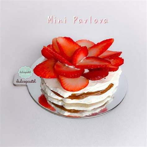 Mini Pavlova de Fresas en Medellín por Dulcepastel CakesDecor