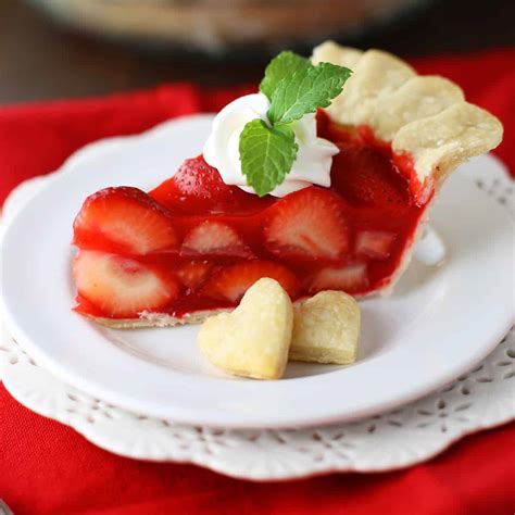 Sugar Free Strawberry Pie - Mom Loves Baking