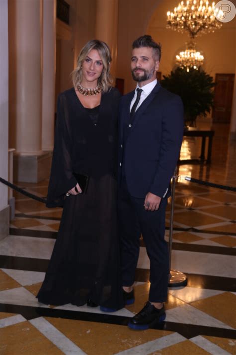 Foto Giovanna Ewbank E Bruno Gagliasso Marcaram Presen A Em Jantar