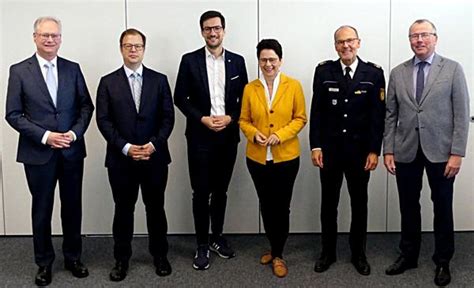 Freiburg Austausch Zu Einem Haus Des Jugendrechts In Freiburg Kurze