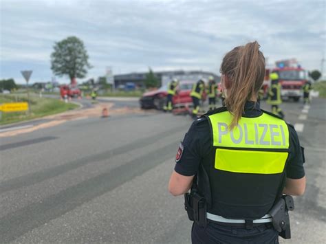 Pol Hm Verkehrsunfall Mit Zwei Leicht Verletzten Personen Auf Der