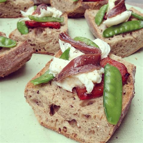 Bruschetta Aux Anchois Poivrons Pois Gourmands Mozzarella Bowl