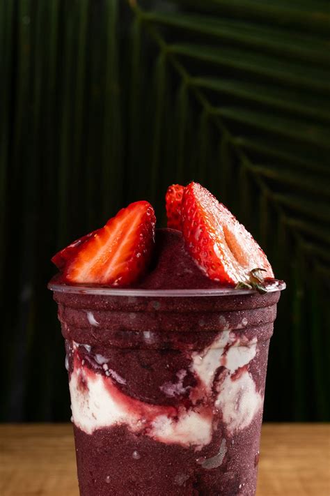 Batido De Sorvete Brasileiro De Açaí Berry Congelado Em Copo De