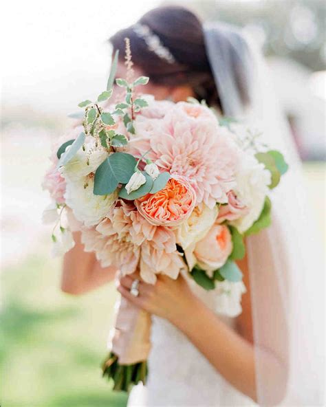 36 Dreamy Dahlia Wedding Bouquets | Martha Stewart Weddings