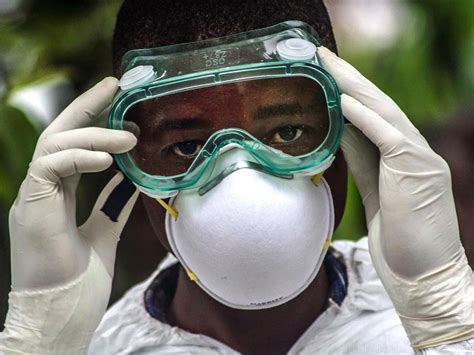 Ebola Contagiato Il Medico Eroe Che Lotta Contro Il Virus Nanopress