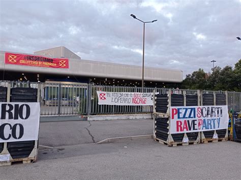 Gkn Chiuso Il Consiglio Comunale A Firenze Ma Gli Operai Restano A