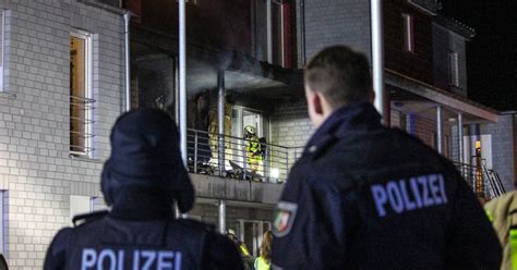 Grevenbroich Fotos Ein Toter Und Verletzte Bei Explosion Und Feuer