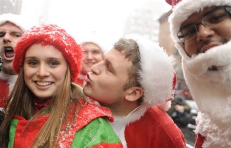 Santacon Is On Drunken Saint Nicks Mrs Clauses Swarm City Streets