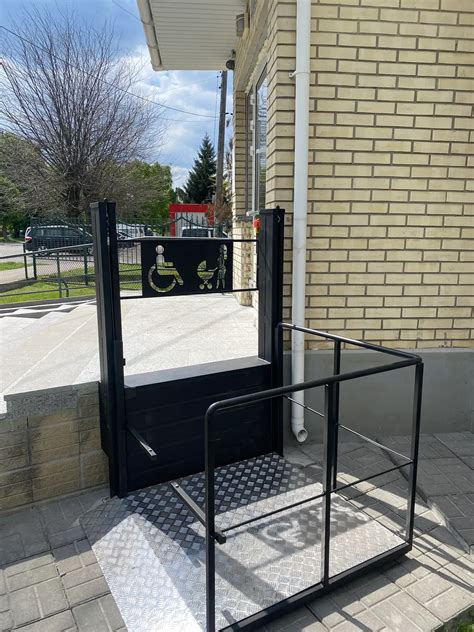 Вертикальний поворотний підйомник для інвалідів - ГРАНДМЕТАЛ-СЕРВІС