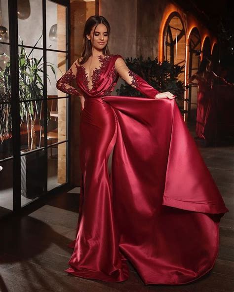 Red Prom Dresses 2021 Long Sleeve Lace Appliques Satin Long Evening Dr