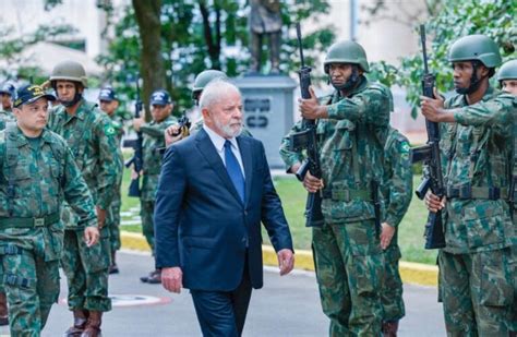 Lula convoca reunião de emergência para discutir reação à tentativa de